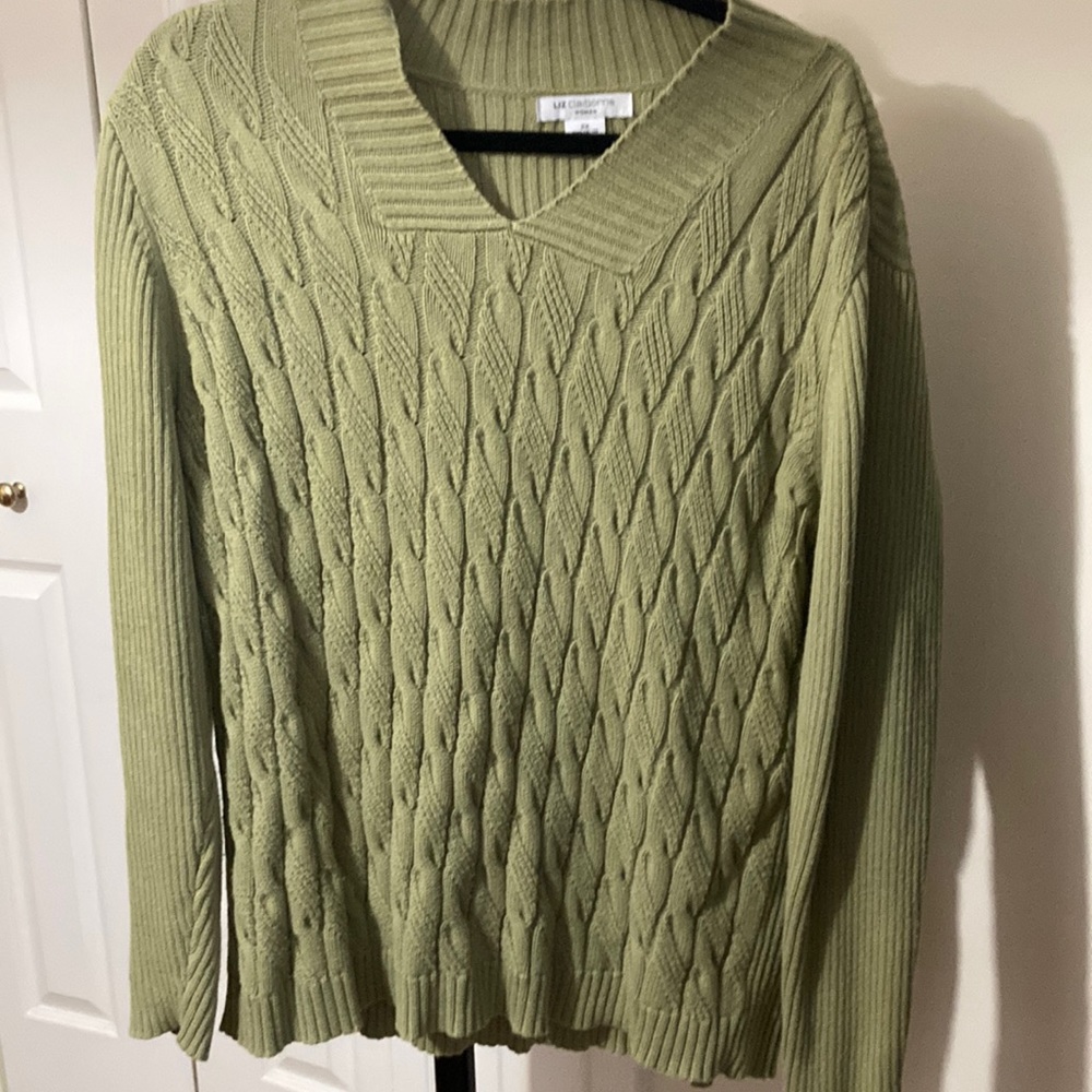 NWOT. Liz Claiborne cable knit sweater.  Pale green